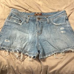 Junior LEI distressed daisy dukes